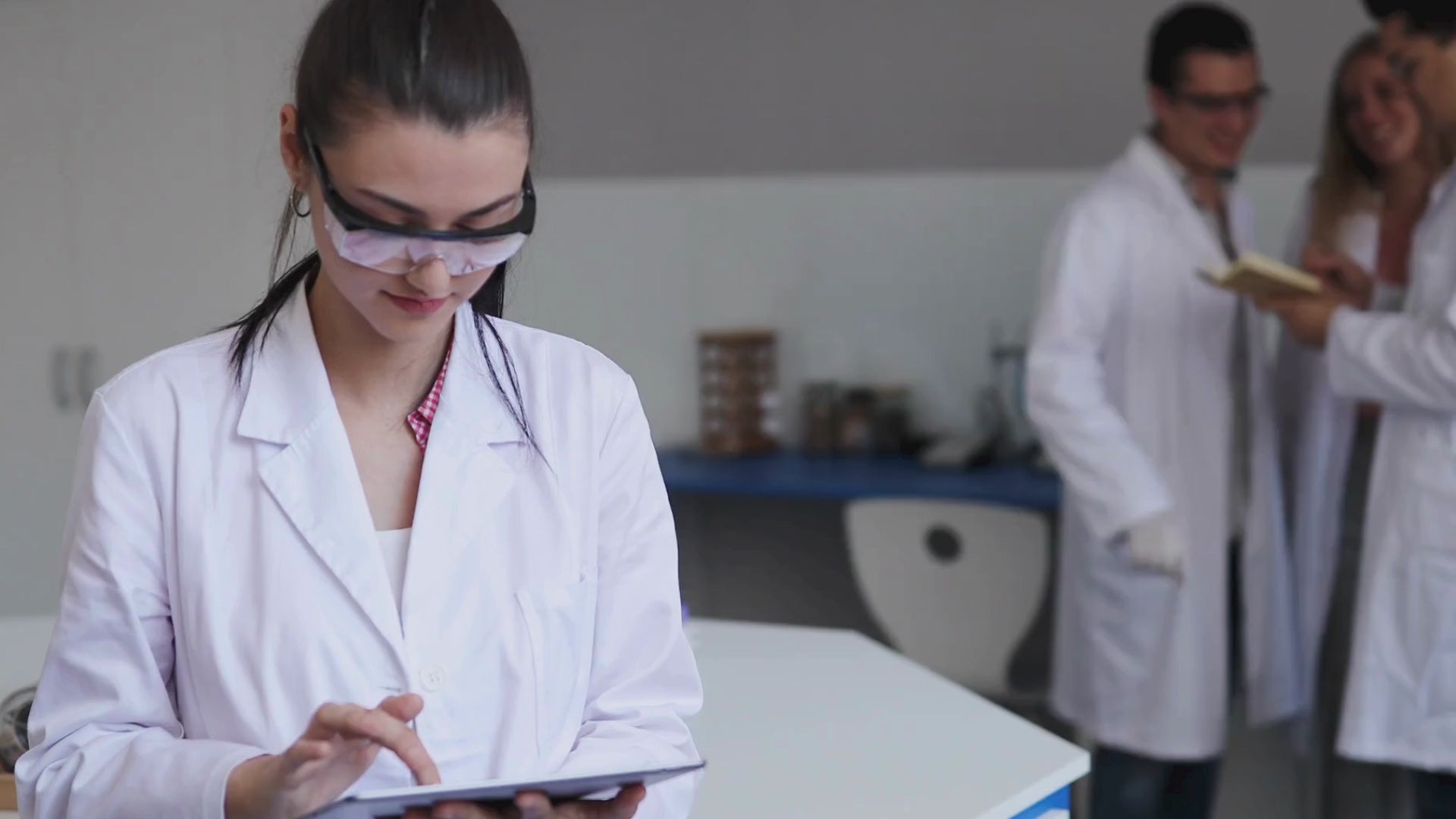 Carica il video: 